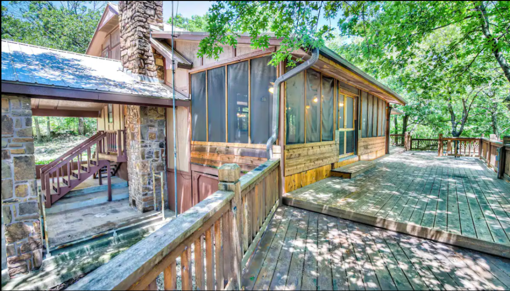 Tree House Near Skiatook Lake | Osage County Lodging